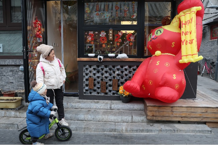 Tourists take a trip down memory lane