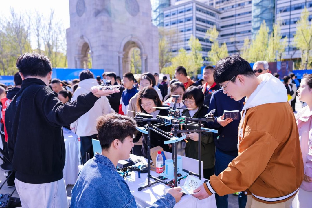 Tianjin University festival blends blossoms with innovation