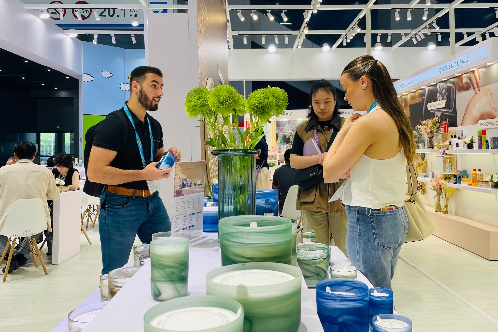 Canton Fair closes with record international attendance