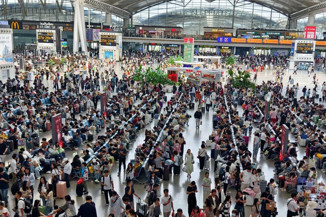 Guangzhou railway operator hits historic holiday high