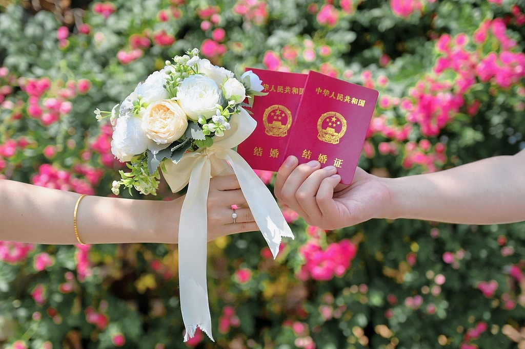 China Q1 marriages fall to 1.697 million; divorces edge down