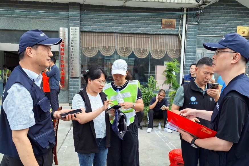 Guangdong earthquake teams cross border to assist Guangxi relief effort