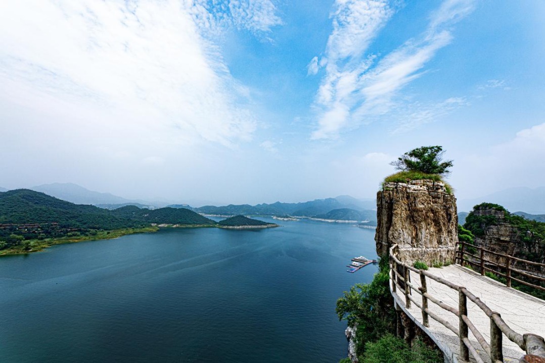 Hebei's Yishui Lake offers cool summer escape amid mountain scenery