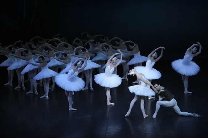 Classic ballet dances back onto Beijing stage
