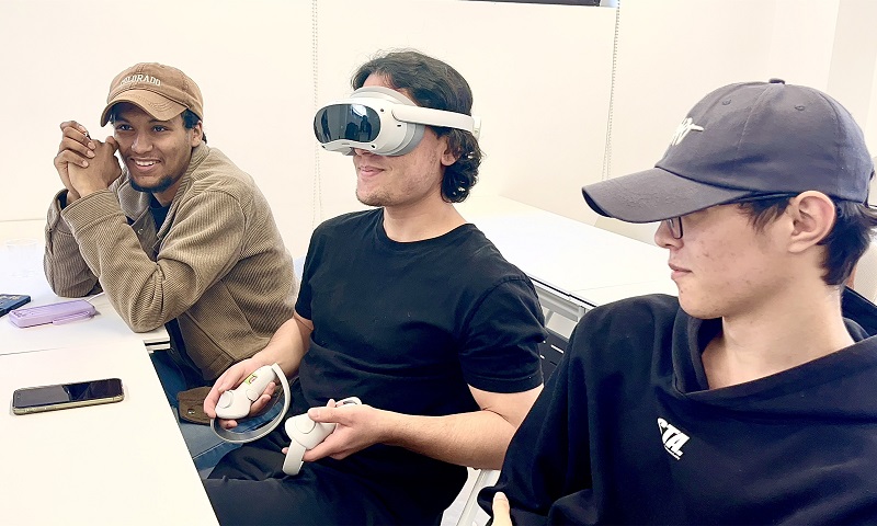 Expats explore AI, aerospace tech in Wuxi