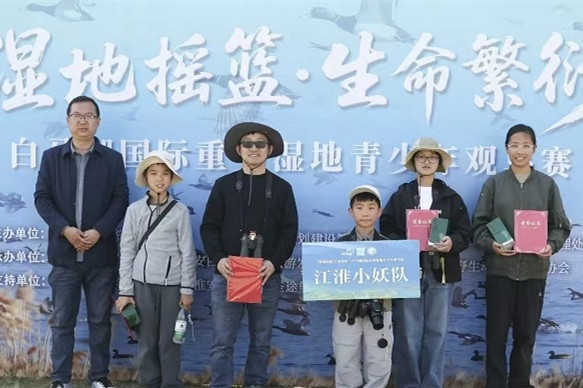 Nantong student birdwatcher triumphs in provincial contest with traditional techniques