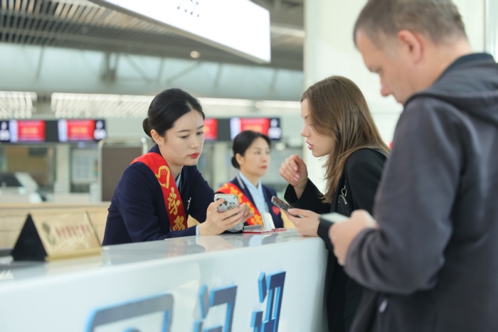 Qingdao airport hits 10 million-flight milestone early