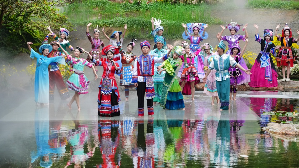 Expats get into Sanyuesan Festival spirit