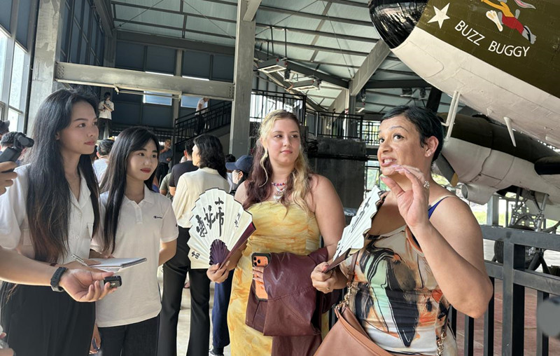 Californian students get history lesson on Flying Tigers