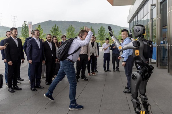 Young people hailed as key to advancing common modernization