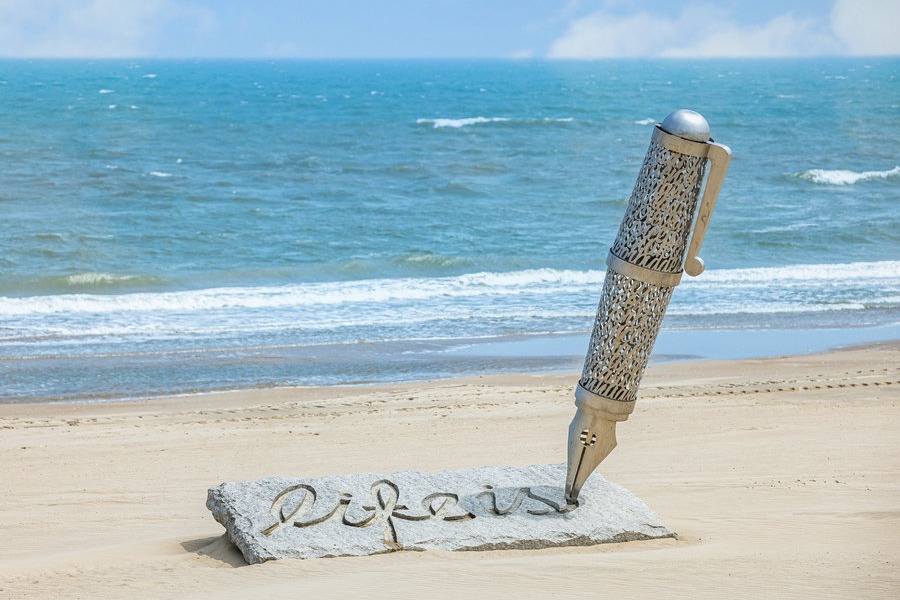 Art and nature meet along Beidaihe's shoreline