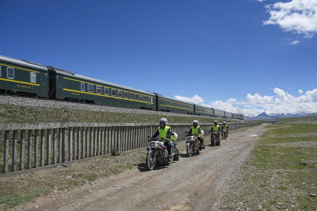 20 years of dedication along China's Qinghai-Xizang Railway