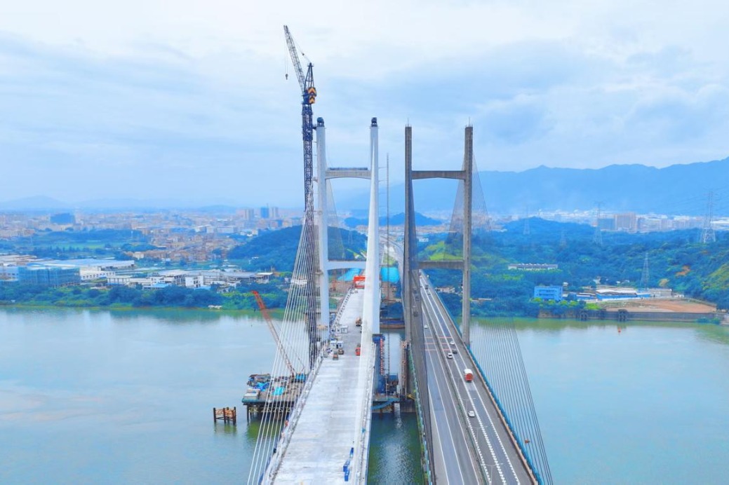 New bridge in Greater Bay Area reaches milestone