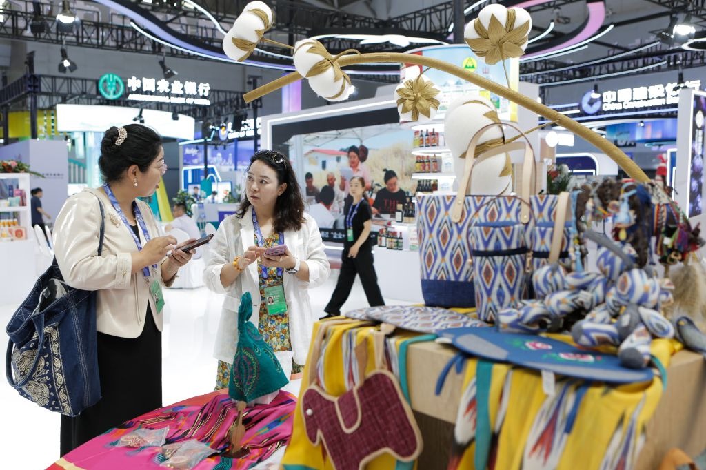 Pakistani ambassador hails Xinjiang's vitality at China-Eurasia Expo
