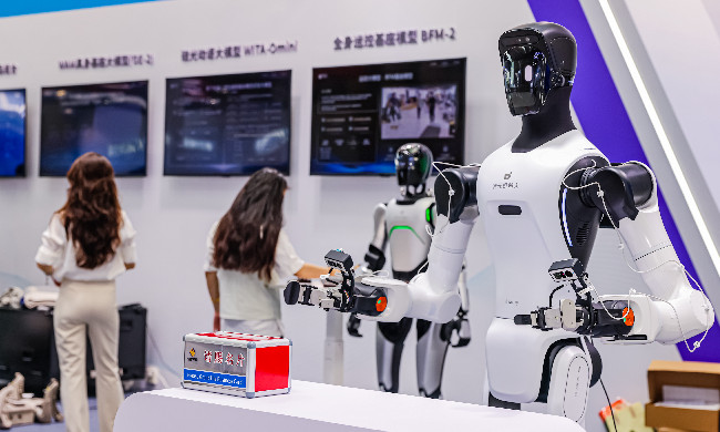 Robot squads take over Wuxi
