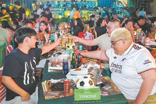 Lively atmosphere gives prominence to beer in Qingdao