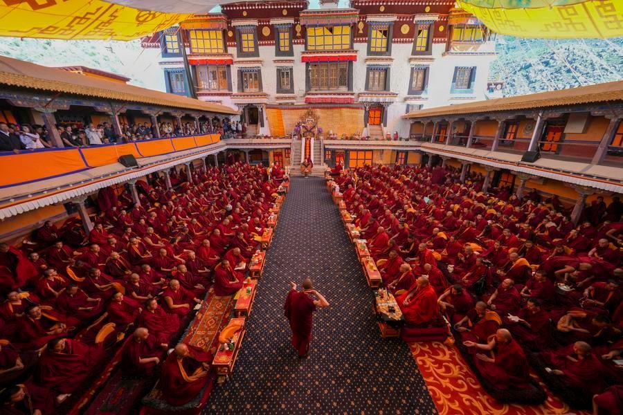 Xizang holds preliminary exam for doctoral degree equivalent in Tibetan Buddhism