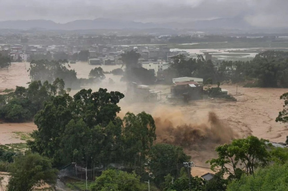 Three reservoirs at risk, evacuations underway in Nanning, Guangxi