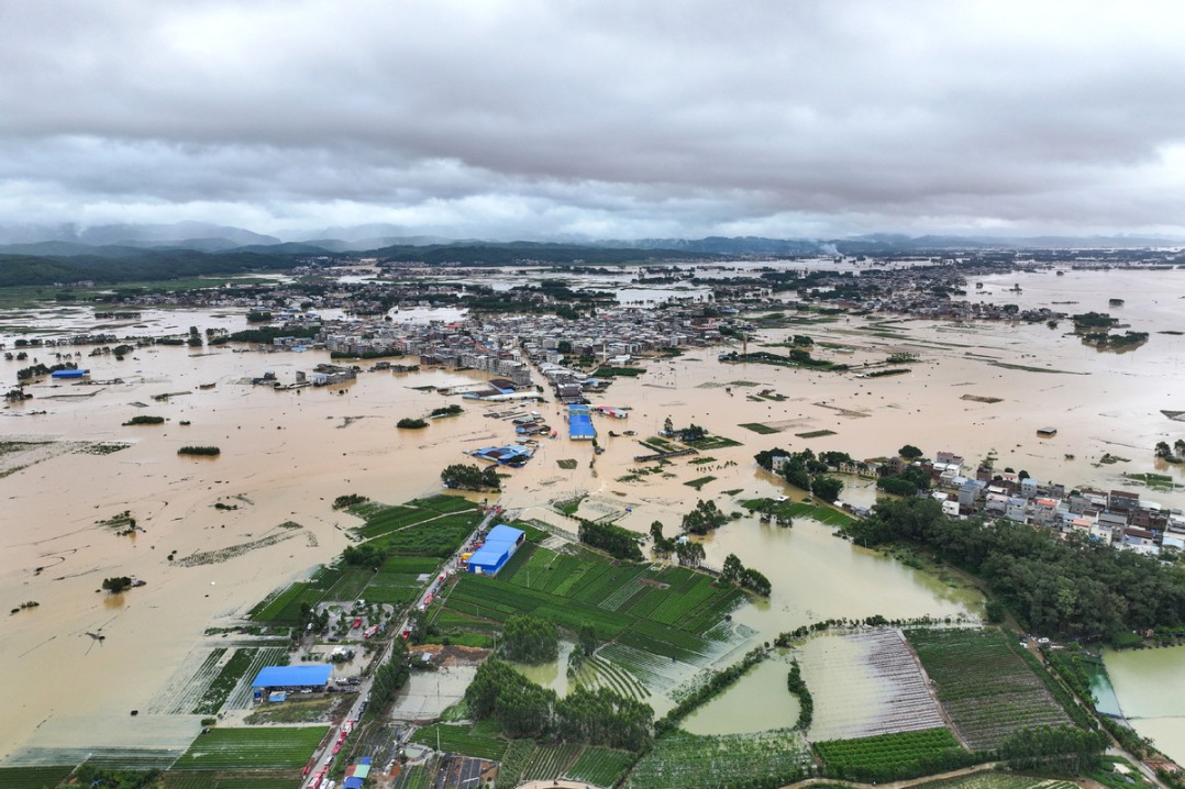 Authorities renew orange geological disaster alert, urge caution in high-risk areas