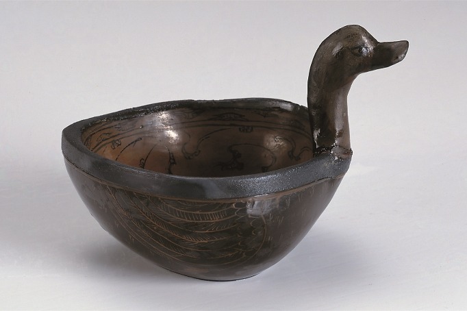 Adorable duck-shaped lacquer ladle from Han Dynasty