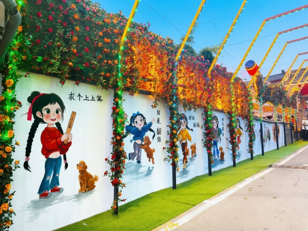 Yantai unveils renovated alley to ignite nighttime economy