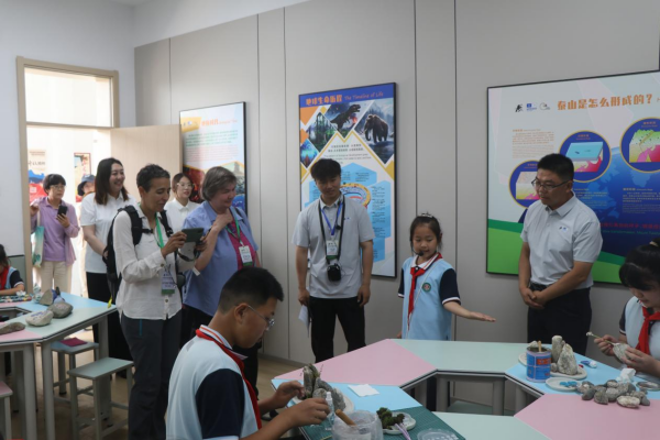 Tai'an village school turns to Taishan Mountain as living classroom