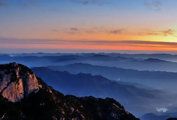Taishan Mountain's sea of clouds: A living ink-wash painting