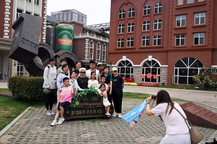 Tsingtao Beer Museum draws crowds as summer travel peaks
