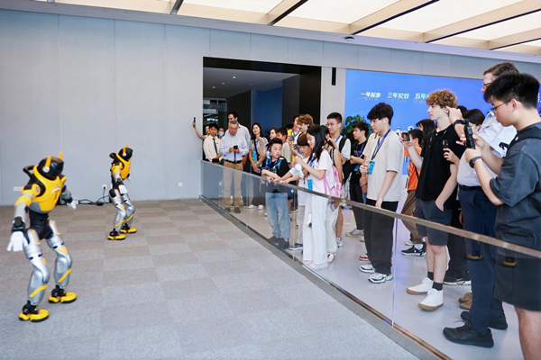 1783316644056051715.jpg 美国访问团2_副本.jpg