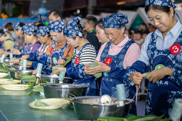 Tradition takes center stage during holiday in Huzhou