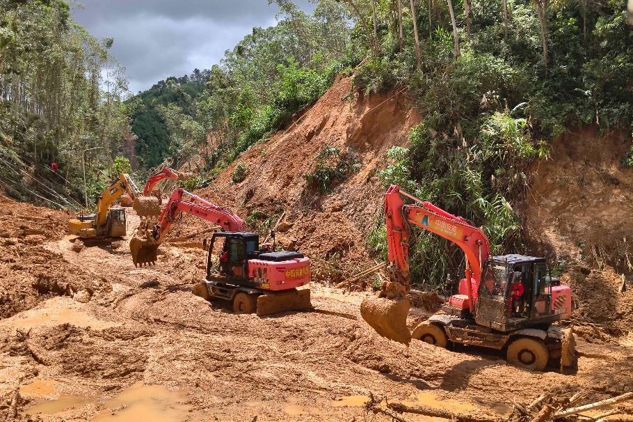 Reopened roads aid evacuation, relief in flood-hit Guangxi township