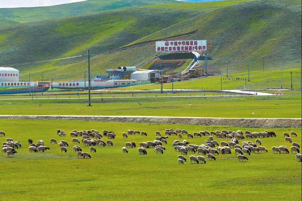 Yining-Aksu railway to halve travel time