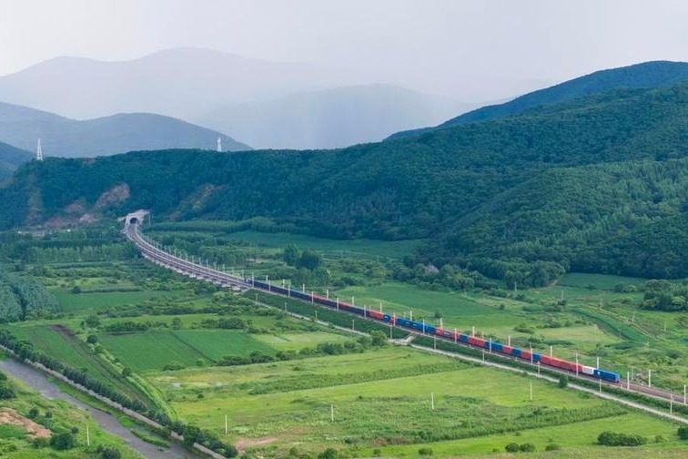 China's railway sector reports steady growth