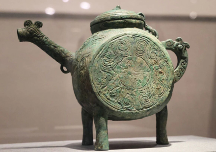 Anhui exhibition presents precious animal-themed artifacts