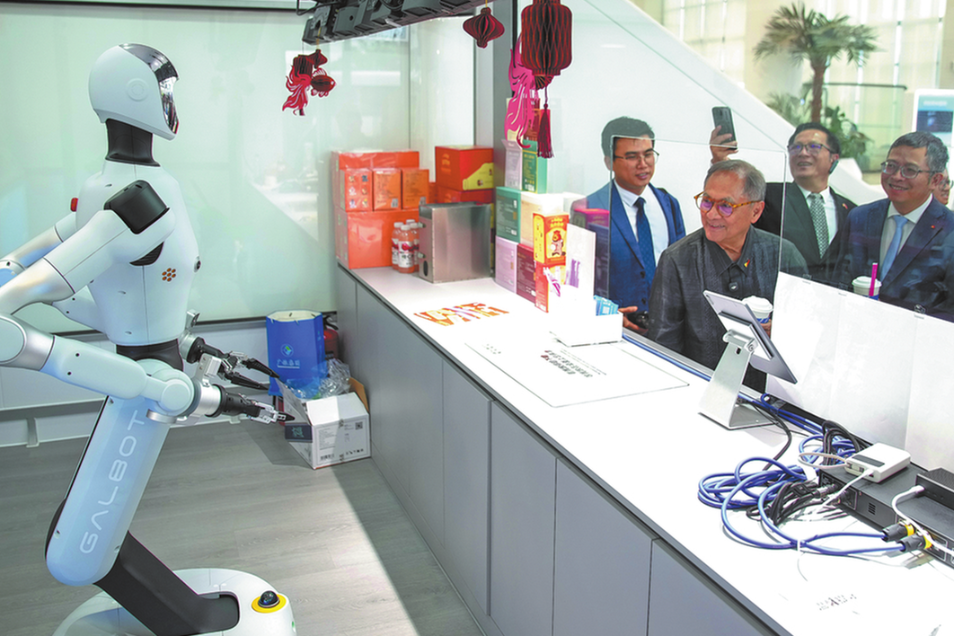 China's strong power capacity fuels AI boom