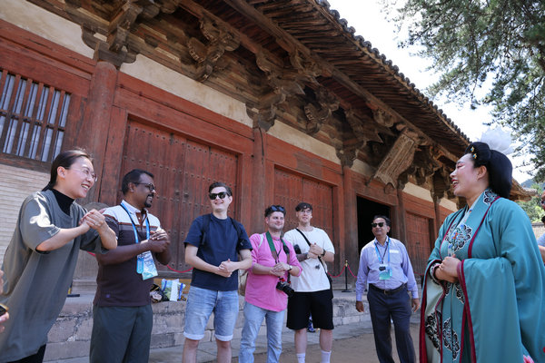 1784600760181023232.jpeg 参观佛光寺.jpeg