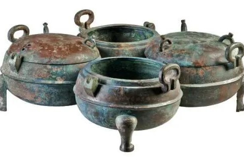 Four bronze connected cauldrons witness ancient culinary ingenuity