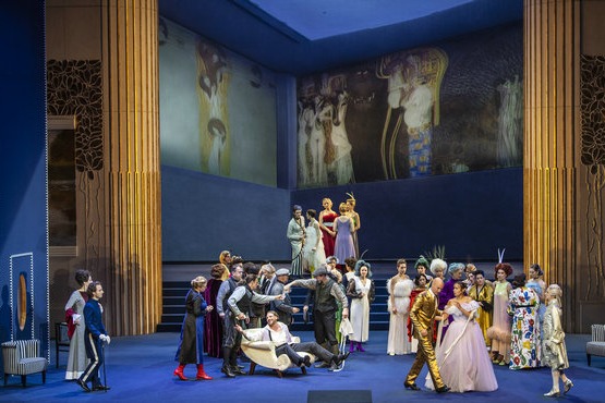 Shanghai Grand Opera launches ticket sales on high note