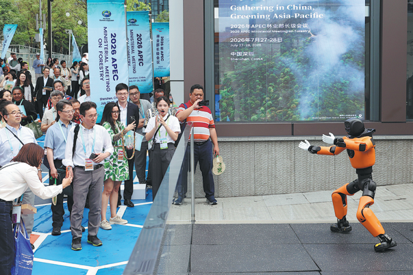 APEC ministers vow to balance economic growth and ecology