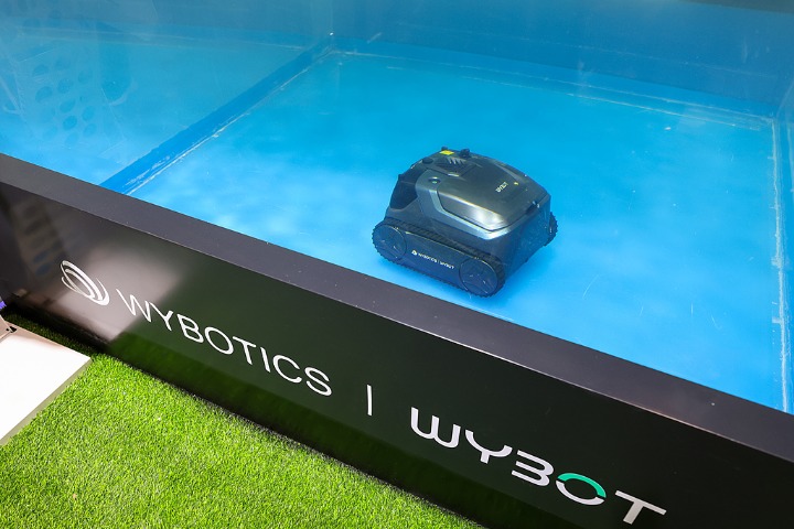 Pool robots power Tianjin's exports