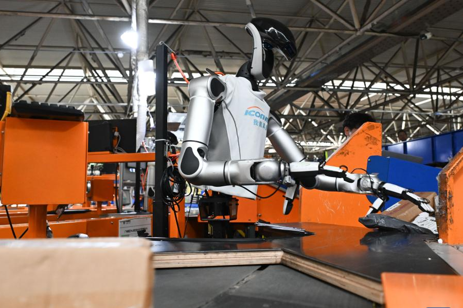 Humanoid robots introduced to Guangzhou parcel-sorting lines for 24/7 operations