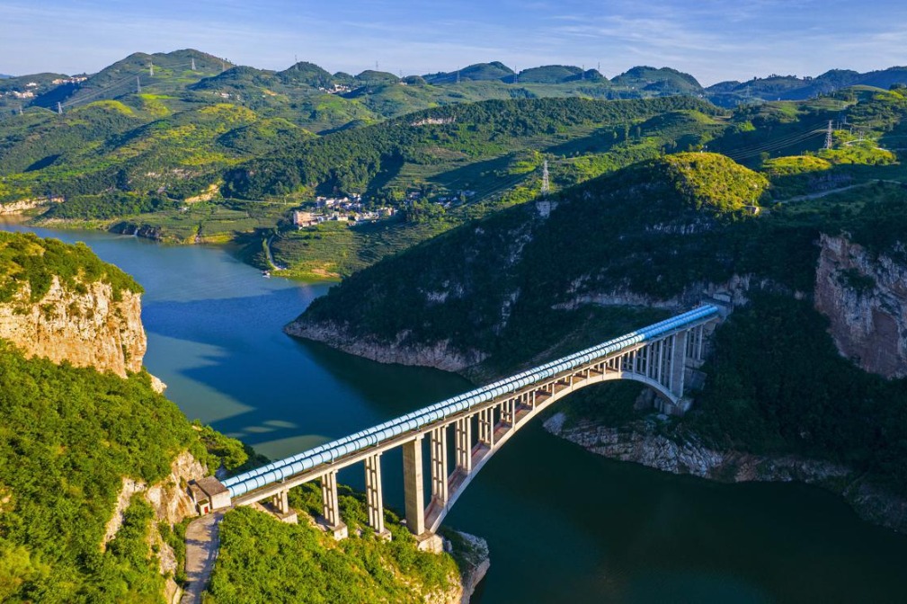 Pipeline arch bridge connects Jiayan water project in Guizhou mountains
