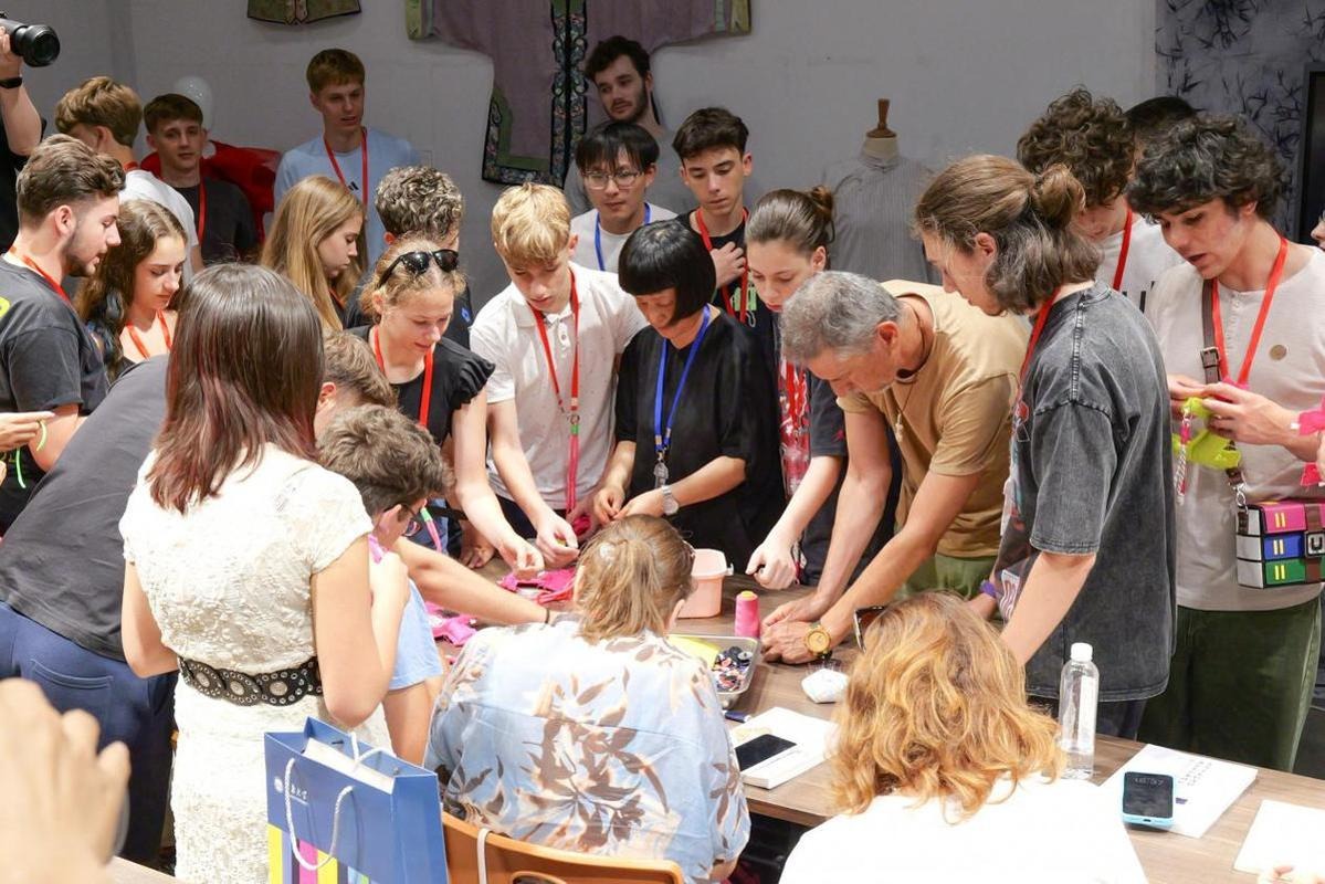 International students explore China's fashion and innovation in Wuxi