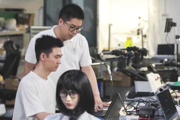 HUST academician establishes robotics company in OVC