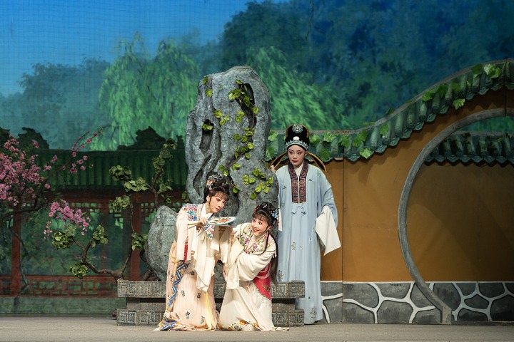 A timeless love story comes alive in Yueju Opera