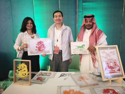 Yangzhou paper-cutting carries China-Saudi friendship