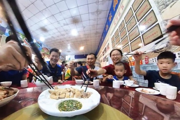 Cantonese chicken dish drives Fengkai's rural revitalization