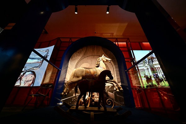 Sino-French exhibition explores cultural horsepower
