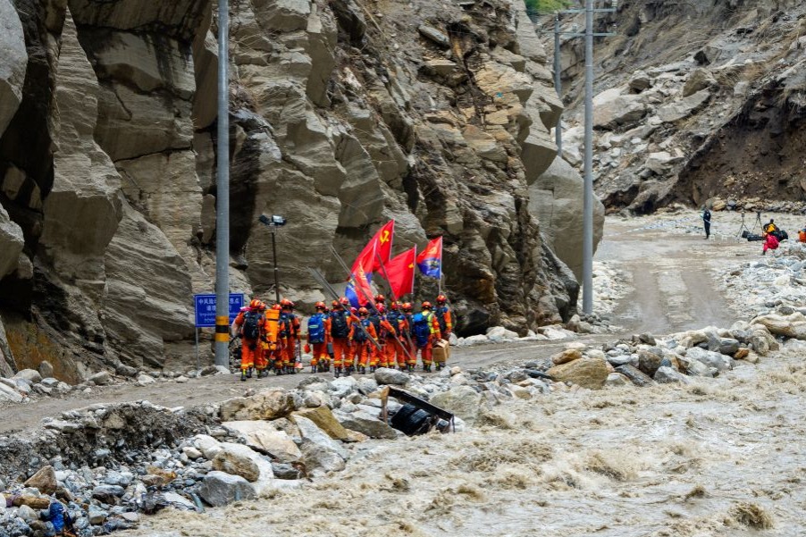 Road access to mudslide-hit border port restored in Xizang
