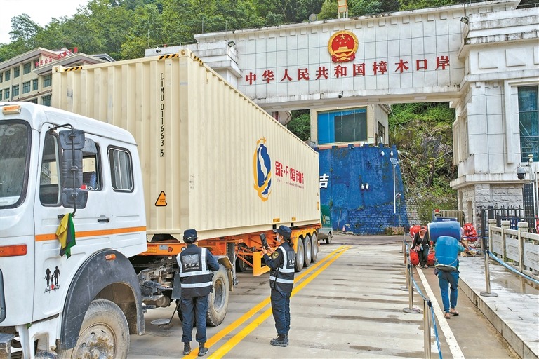 Zhangmu Port adjusts inspection layout to improve safety in Himalayan border area